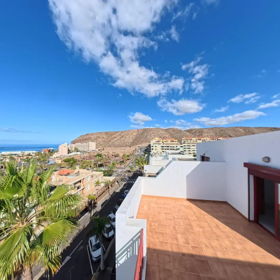 Vista exterior de Ático en venta en Arona con Terraza, Amueblado y Horno