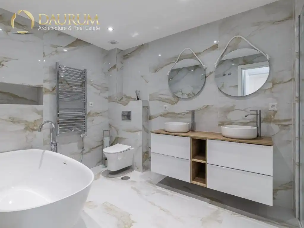 Baño de Dúplex en venta en Marbella con Aire acondicionado, Calefacción y Terraza