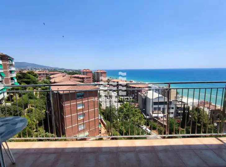 Vista exterior de Àtic en venda en Montgat amb Aire condicionat, Calefacció i Terrassa
