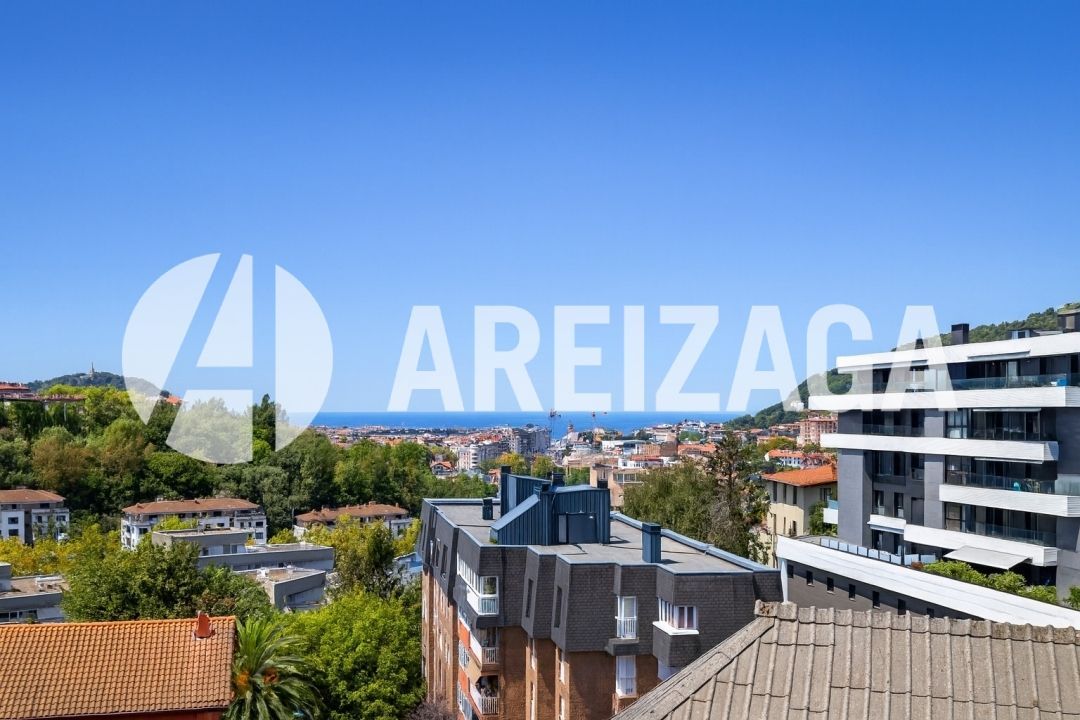 Exterior view of Flat for sale in Donostia - San Sebastián   with Heating, Terrace and Balcony