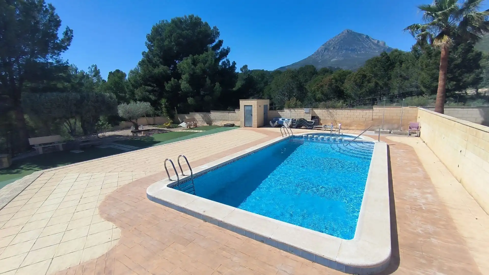 Piscina de Casa o xalet en venda en Polop amb Aire condicionat, Calefacció i Jardí privat