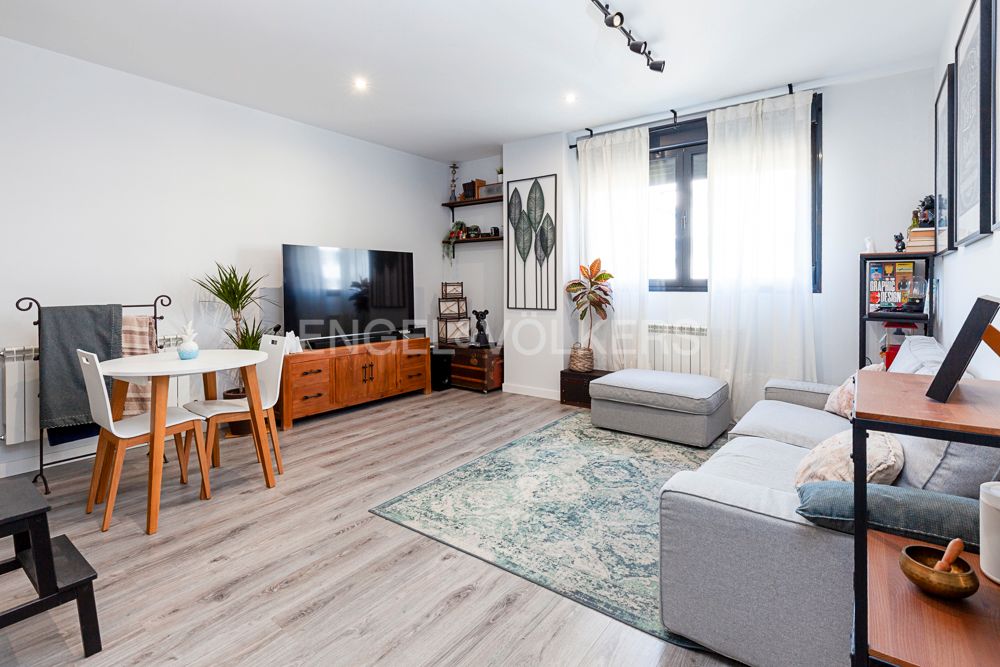 Sala d'estar de Apartament en venda en San Sebastián de los Reyes amb Aire condicionat, Calefacció i Piscina