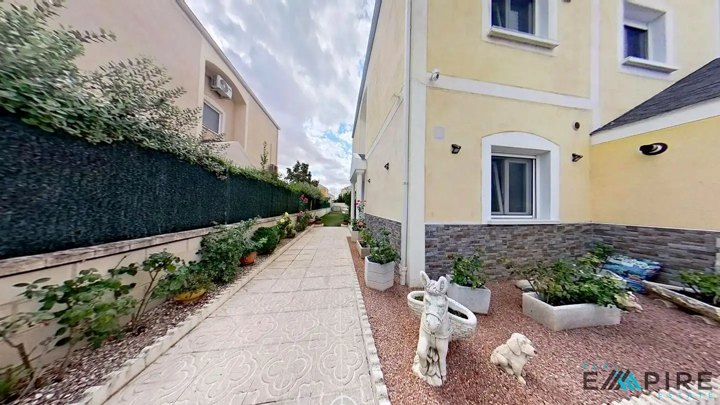 Semi-detached house with pool for sale in Ugena, imagen 9