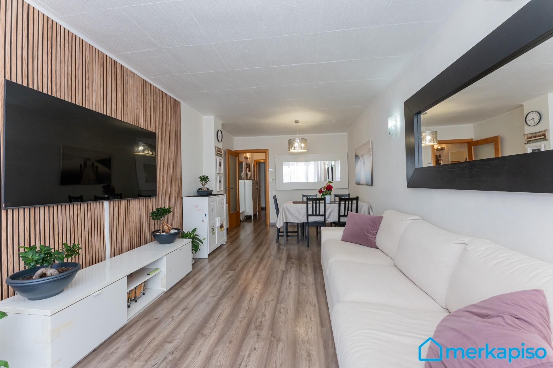 Sala d'estar de Pis en venda en Viladecans amb Terrassa i Balcó