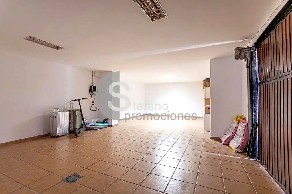 Casa adosada en venda en Málaga amb Aire condicionat, Jardí privat i Terrassa