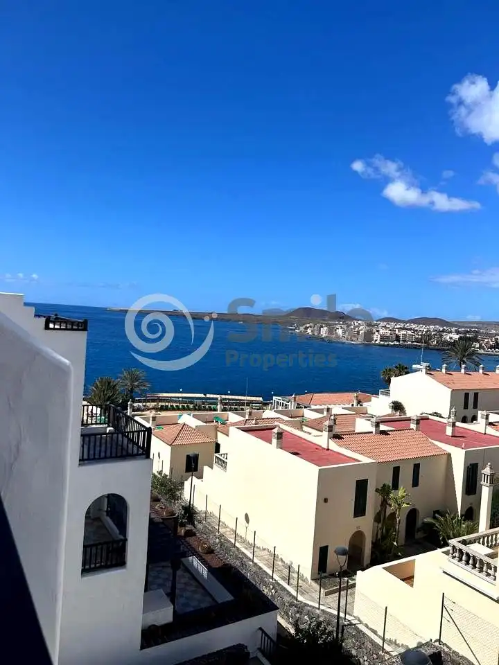 Vista exterior de Dúplex de alquiler en Arona con Terraza, Amueblado y Piscina comunitaria