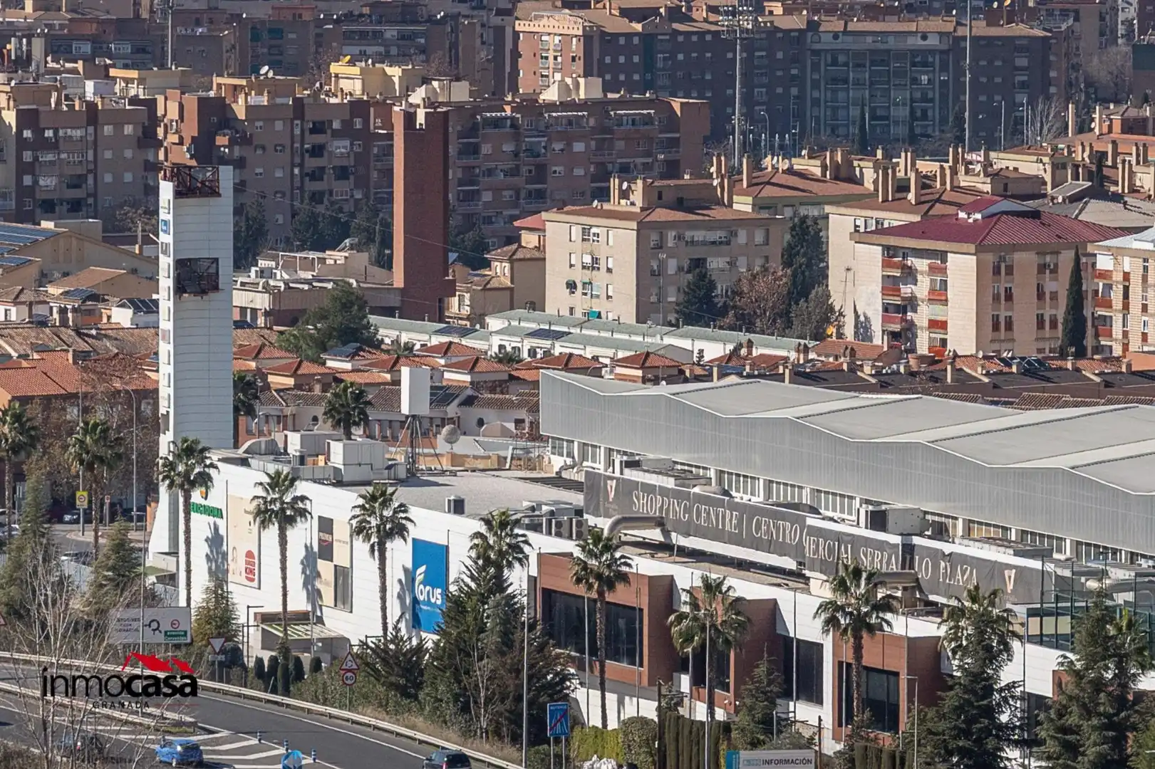 Vista exterior de Casa adosada en venda en Granada amb Terrassa