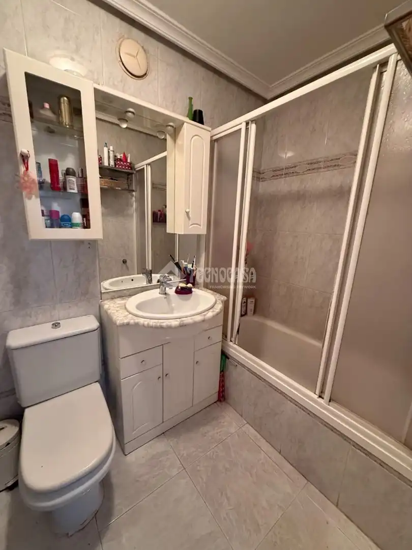 Baño de Piso en venta en Madrid con Calefacción y Amueblado