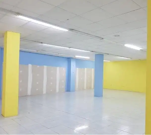 Local comercial en venda a La Robla, imagen 2