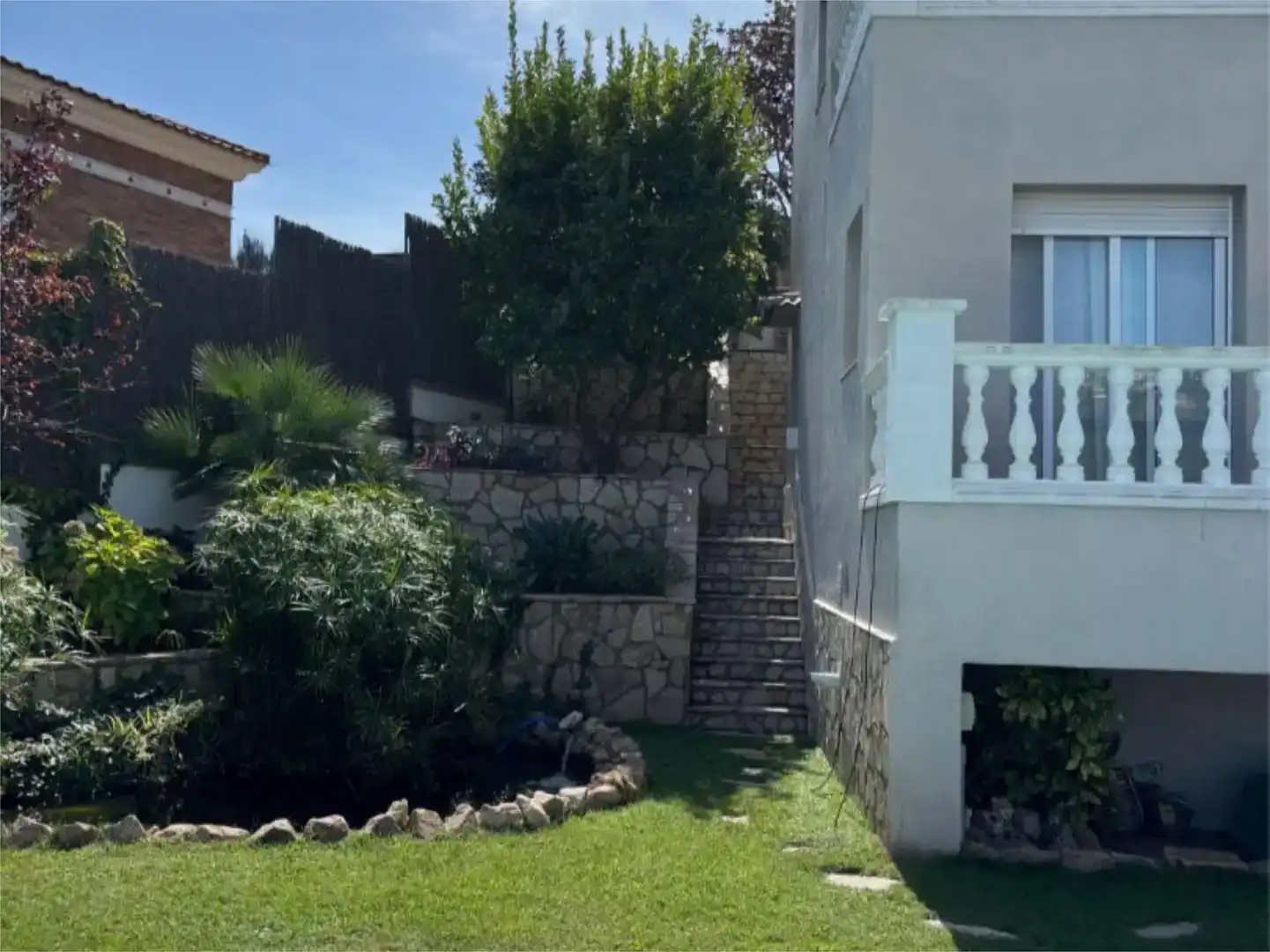 Vista exterior de Casa o xalet en venda en Calella amb Aire condicionat, Piscina i Balcó