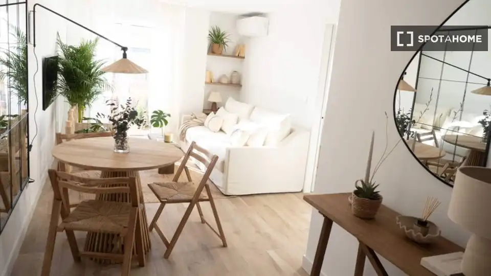 Living room of Flat for rent in Valencia  with Air Conditioner, Heating and Furnished