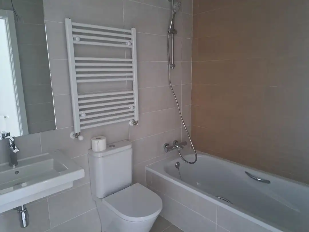 Bathroom of Flat for rent in Urduliz  with Heating and Terrace