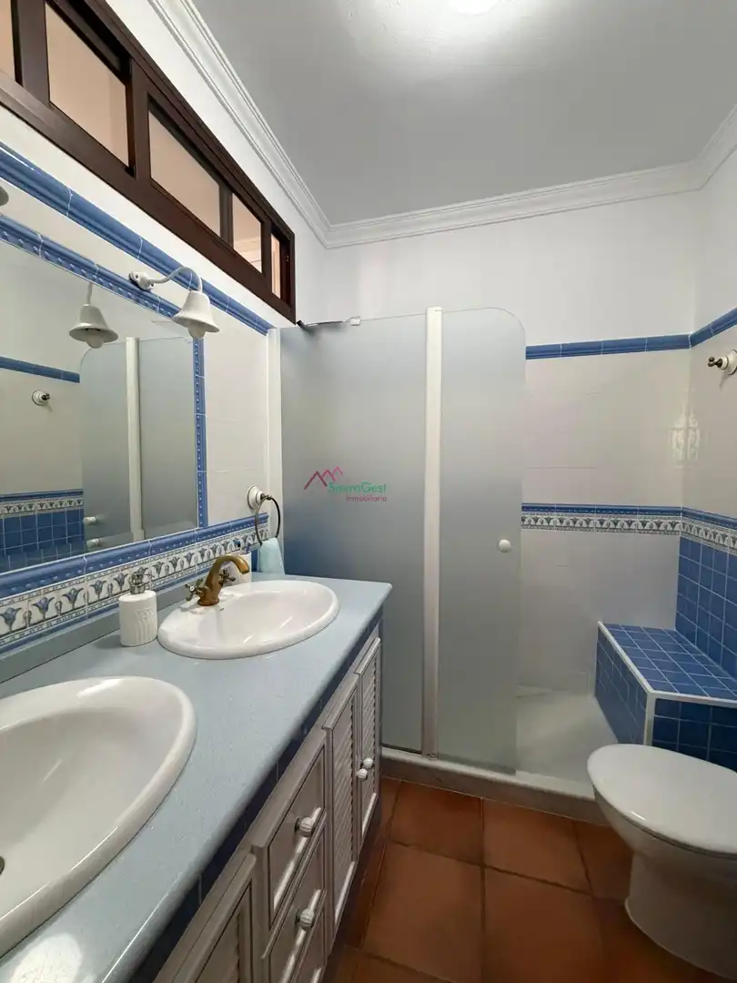 Bathroom of Houses for sale in Ubrique  with Private garden and Terrace