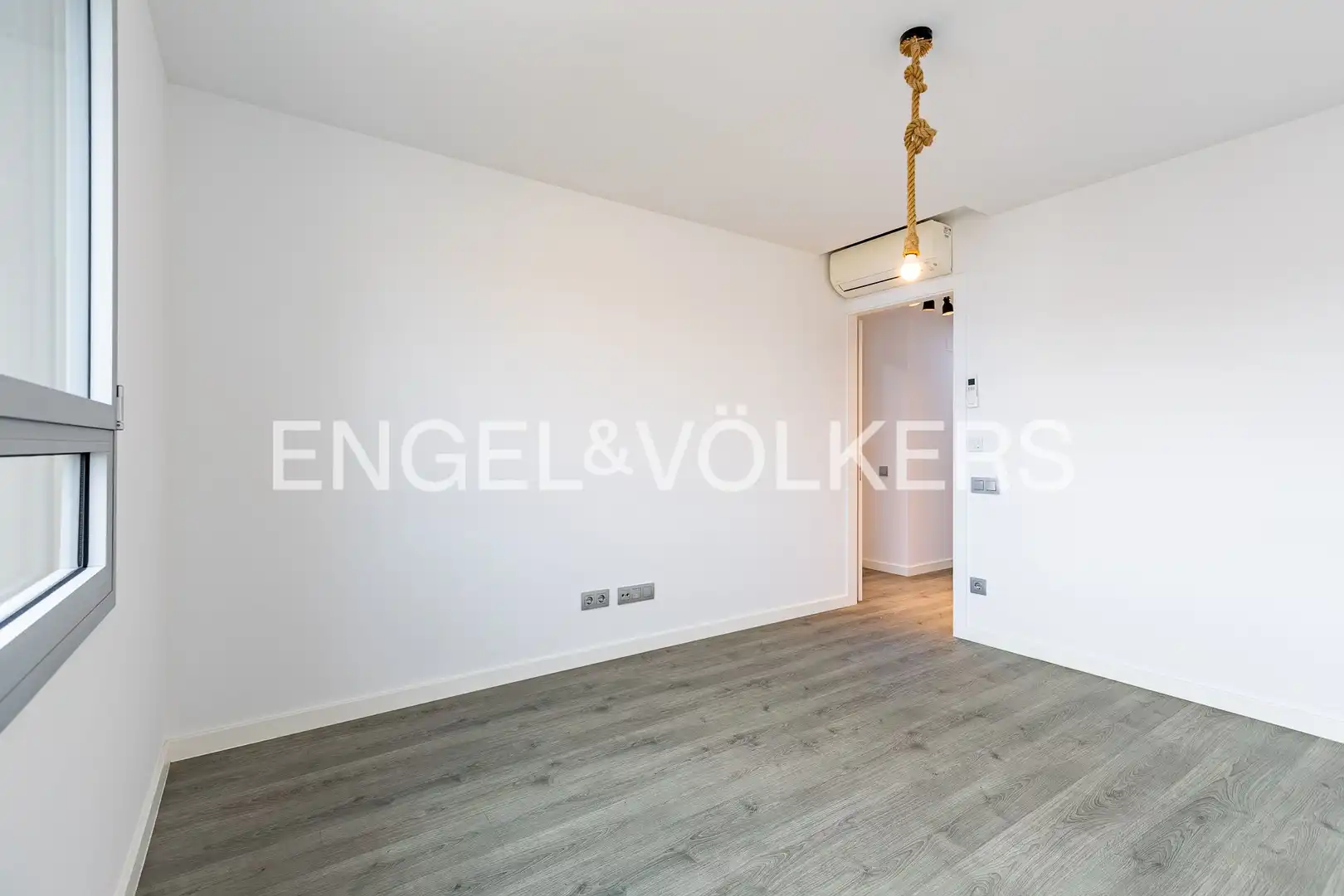 Bedroom of Attic for sale in Sabadell  with Air Conditioner, Heating and Parquet flooring