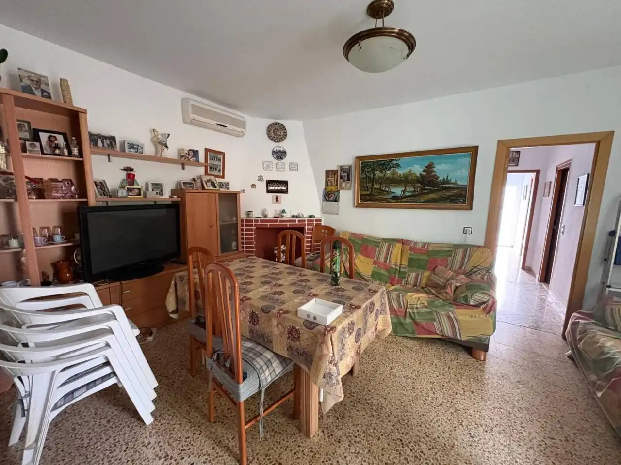 Sala d'estar de Casa o xalet en venda en Olesa de Montserrat amb Aire condicionat, Jardí privat i Terrassa