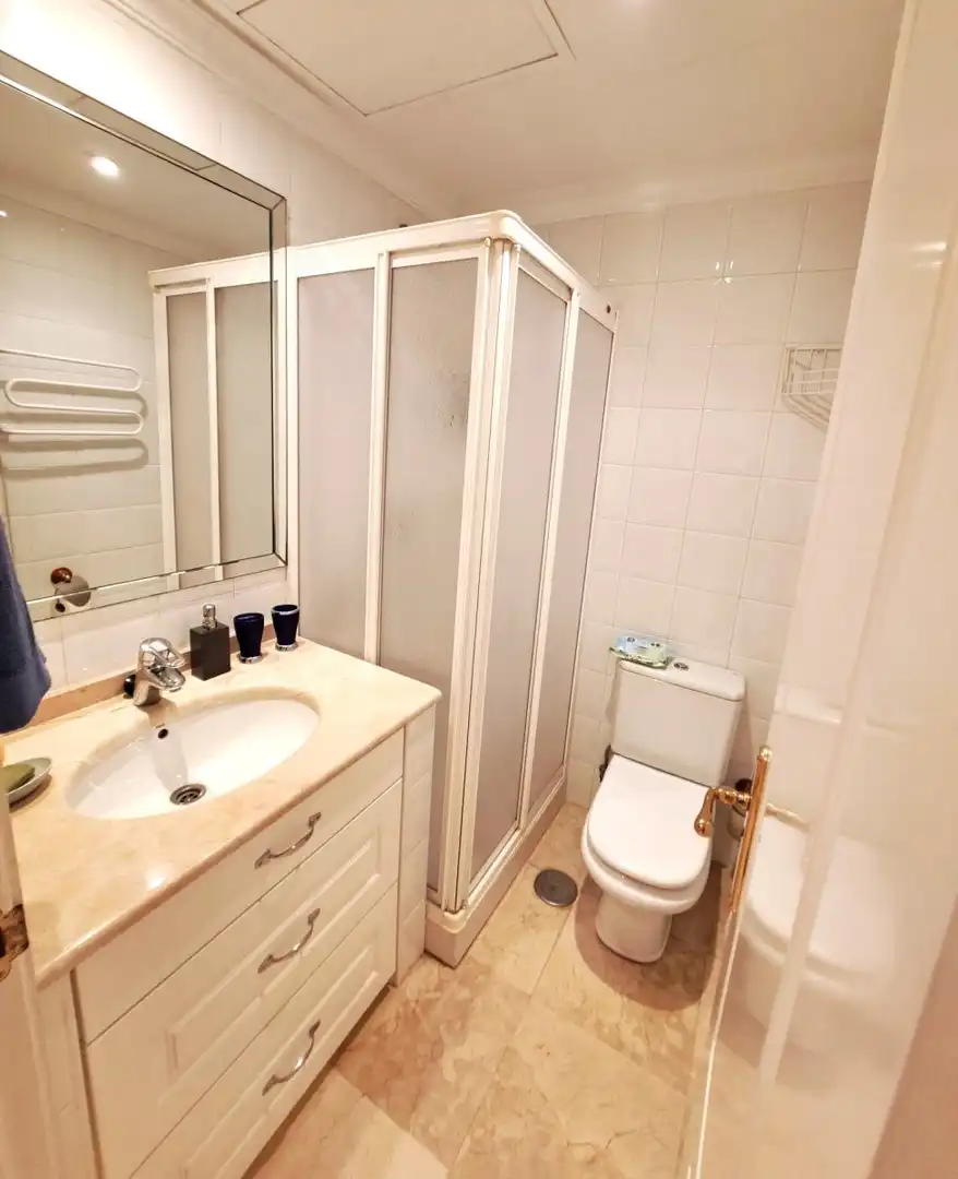 Baño de Piso en venta en Marbella con Aire acondicionado, Calefacción y Terraza