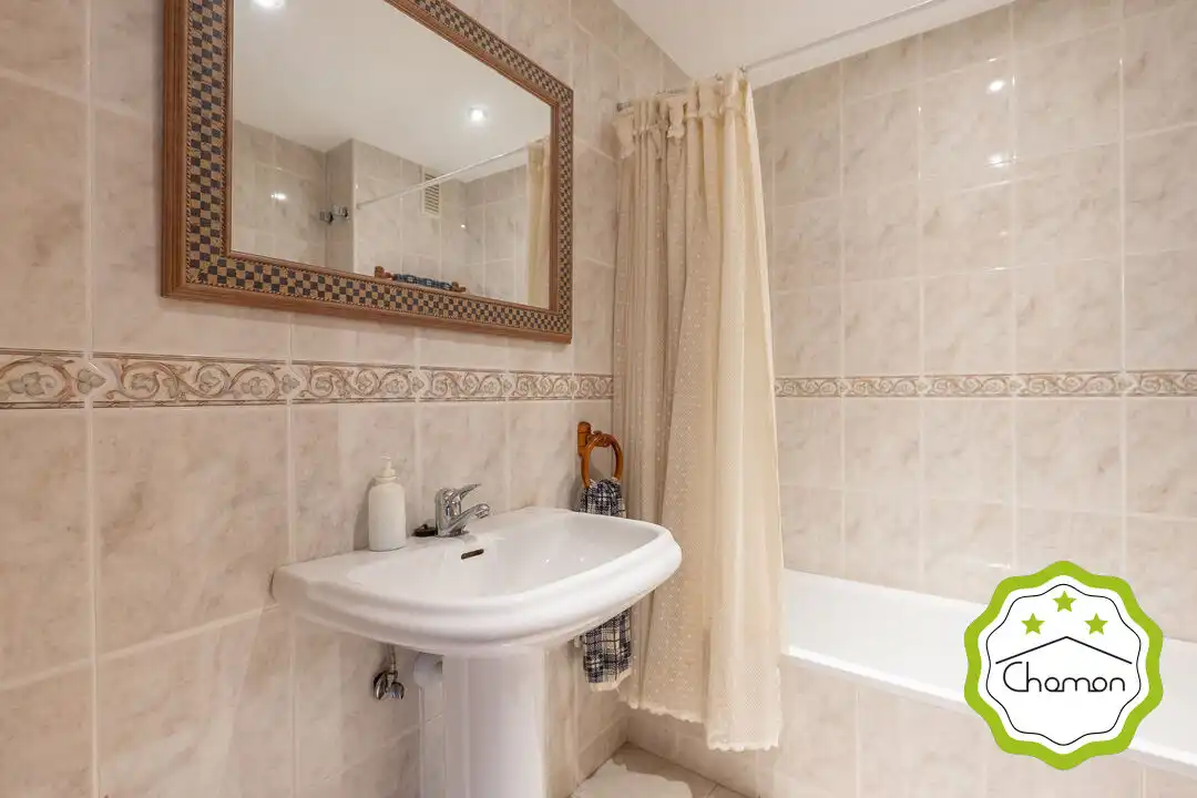 Baño de Casa adosada en venta en Loiu con Calefacción y Jardín privado