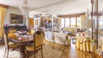 Sala d'estar de Àtic en venda en  Madrid Capital amb Aire condicionat, Calefacció i Parquet
