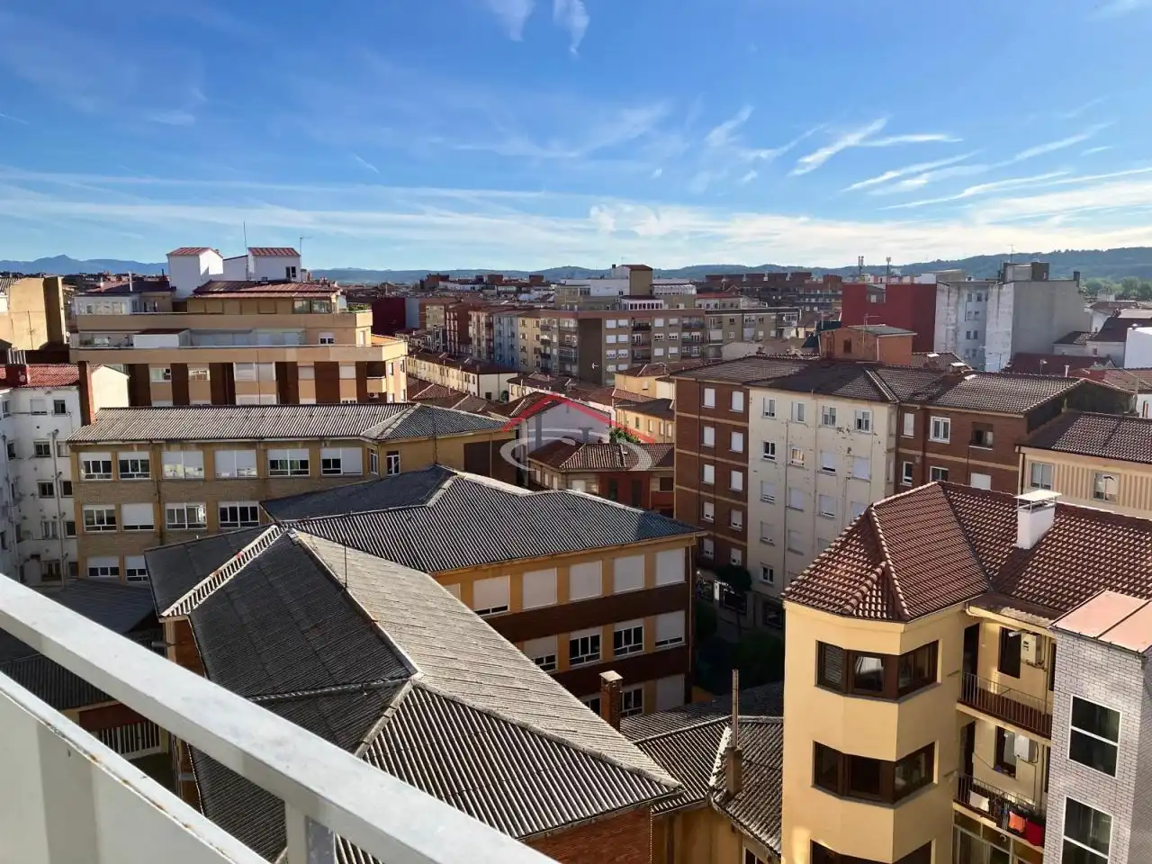 Vista exterior de Piso de alquiler en León Capital  con Calefacción, Parquet y Terraza