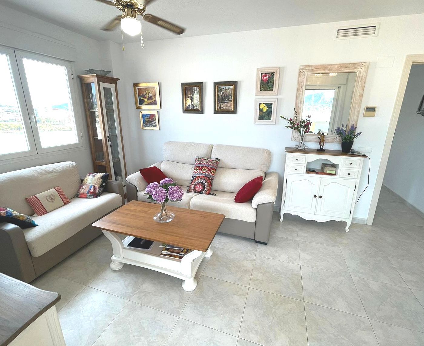 Sala d'estar de Apartament en venda en Calpe / Calp amb Terrassa, Piscina i Moblat