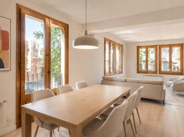 Piso con balcón en venta en Eixample