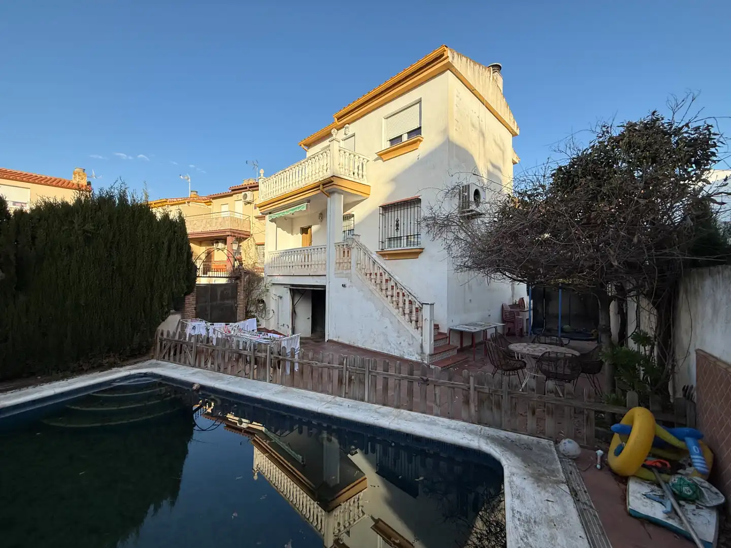 Vista exterior de Casa o xalet en venda en Las Gabias amb Aire condicionat, Calefacció i Jardí privat