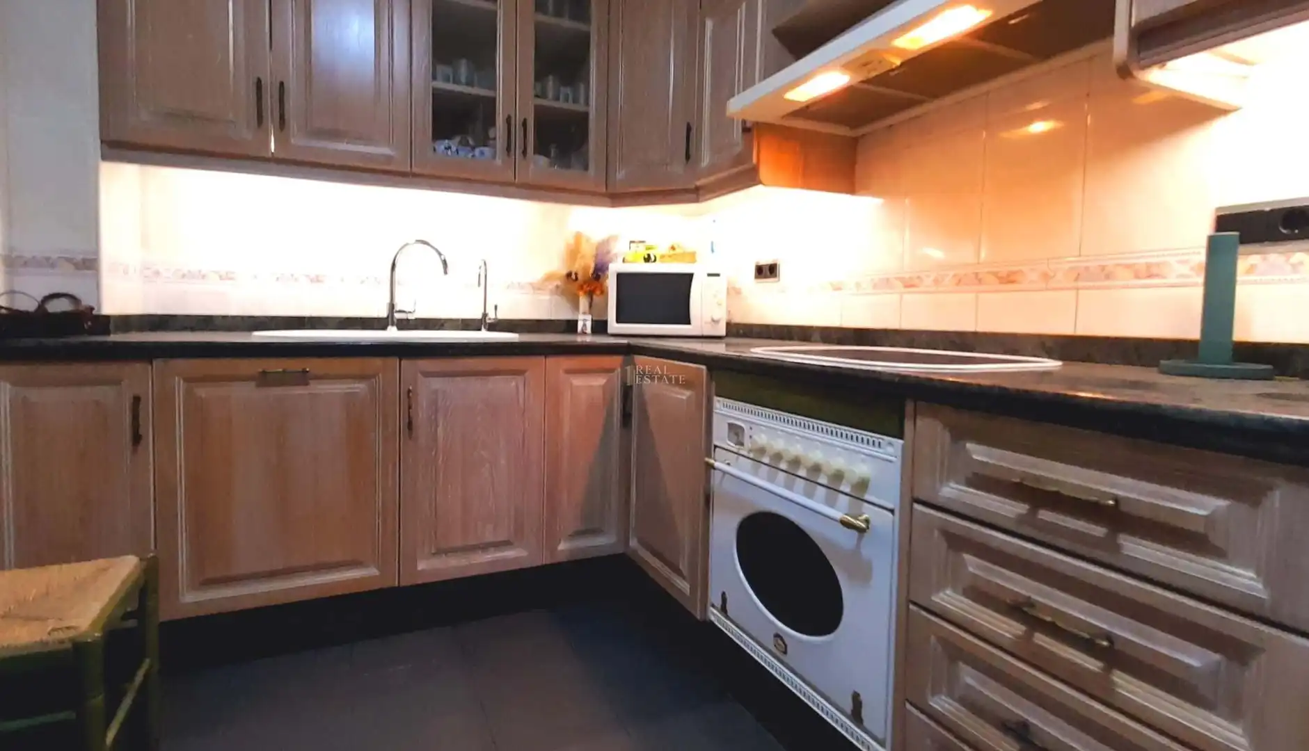 Kitchen of Duplexes for sale in Elche / Elx  with Air Conditioner, Heating and Storage room