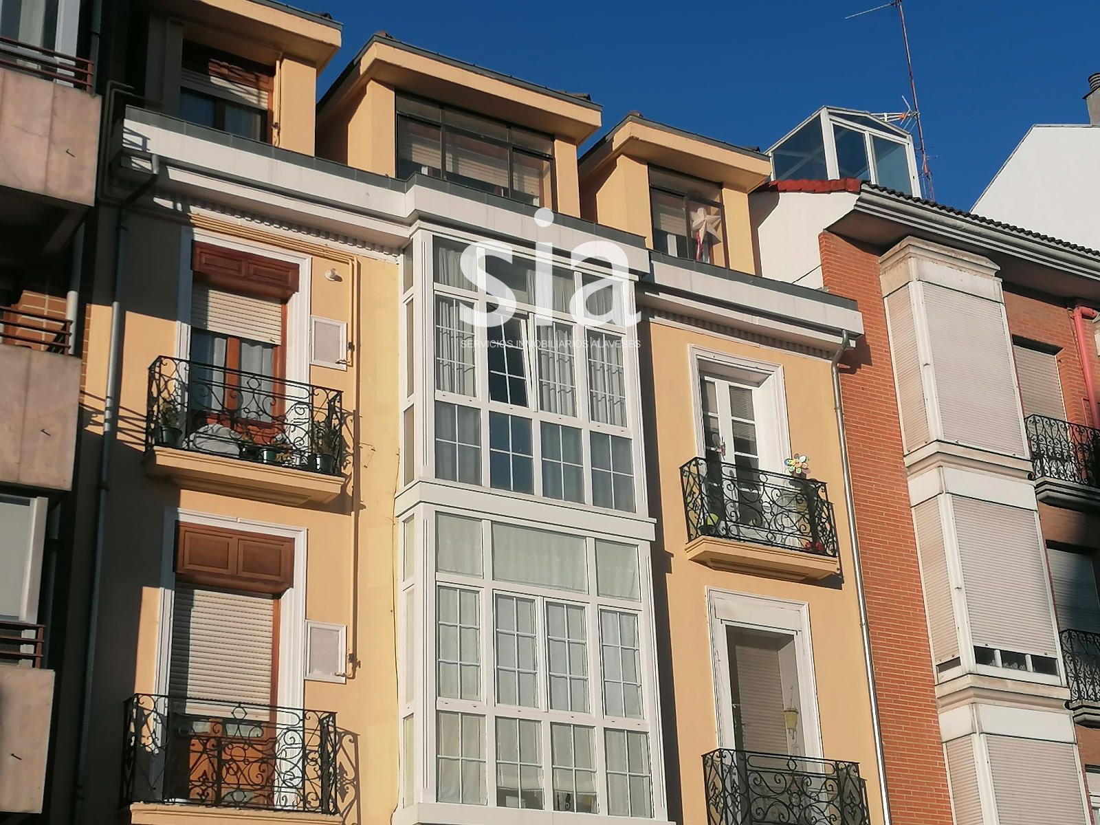 Vista exterior de Pis en venda en Vitoria - Gasteiz amb Calefacció, Terrassa i Traster