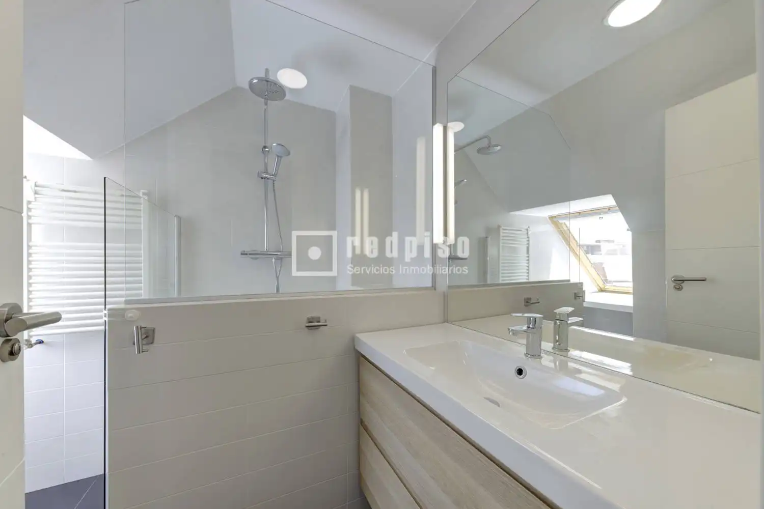 Baño de Ático en venta en Pozuelo de Alarcón con Calefacción, Jardín privado y Terraza