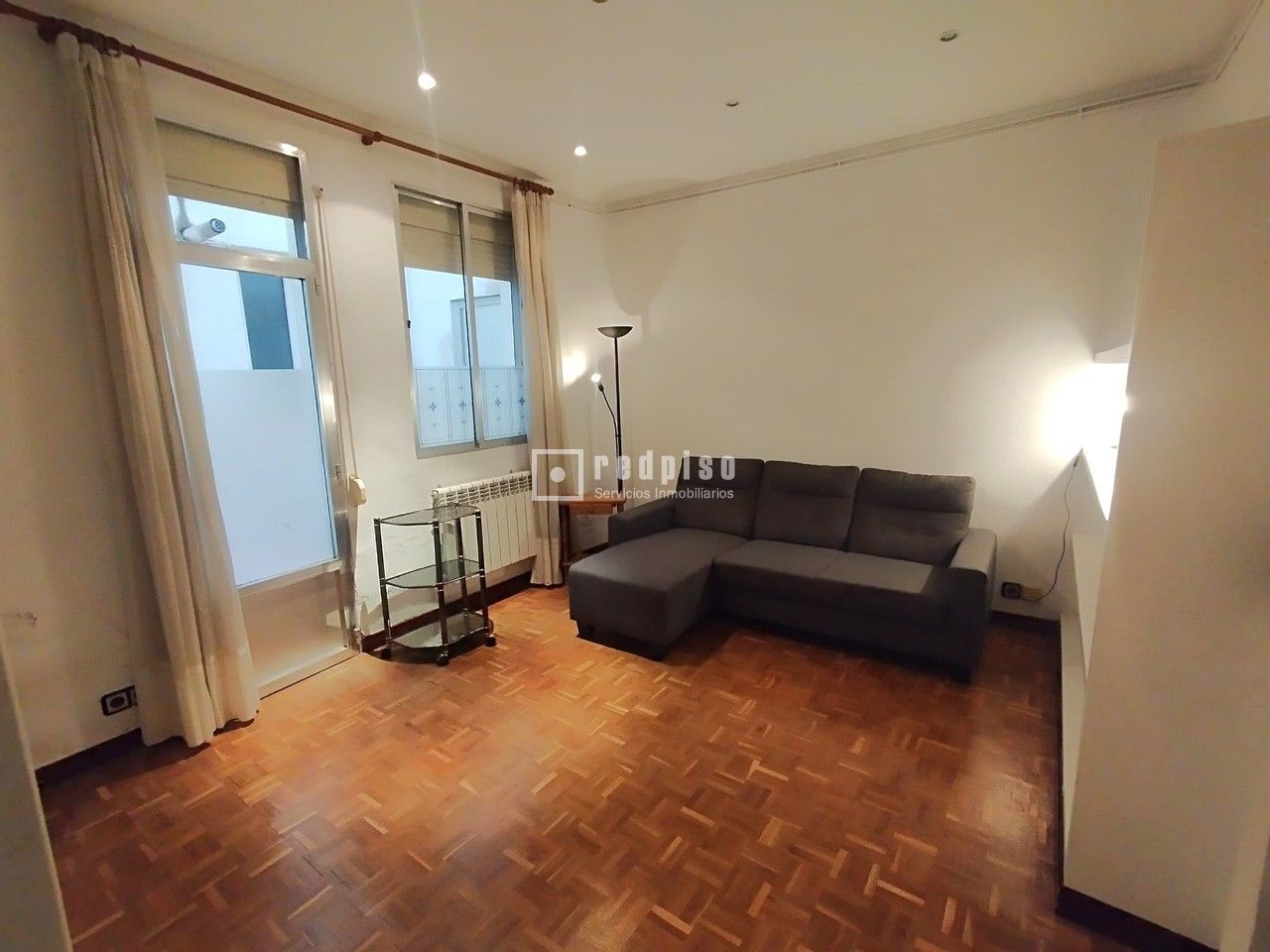 Sala de estar de Piso de alquiler en  Madrid Capital con Calefacción, Parquet y Amueblado