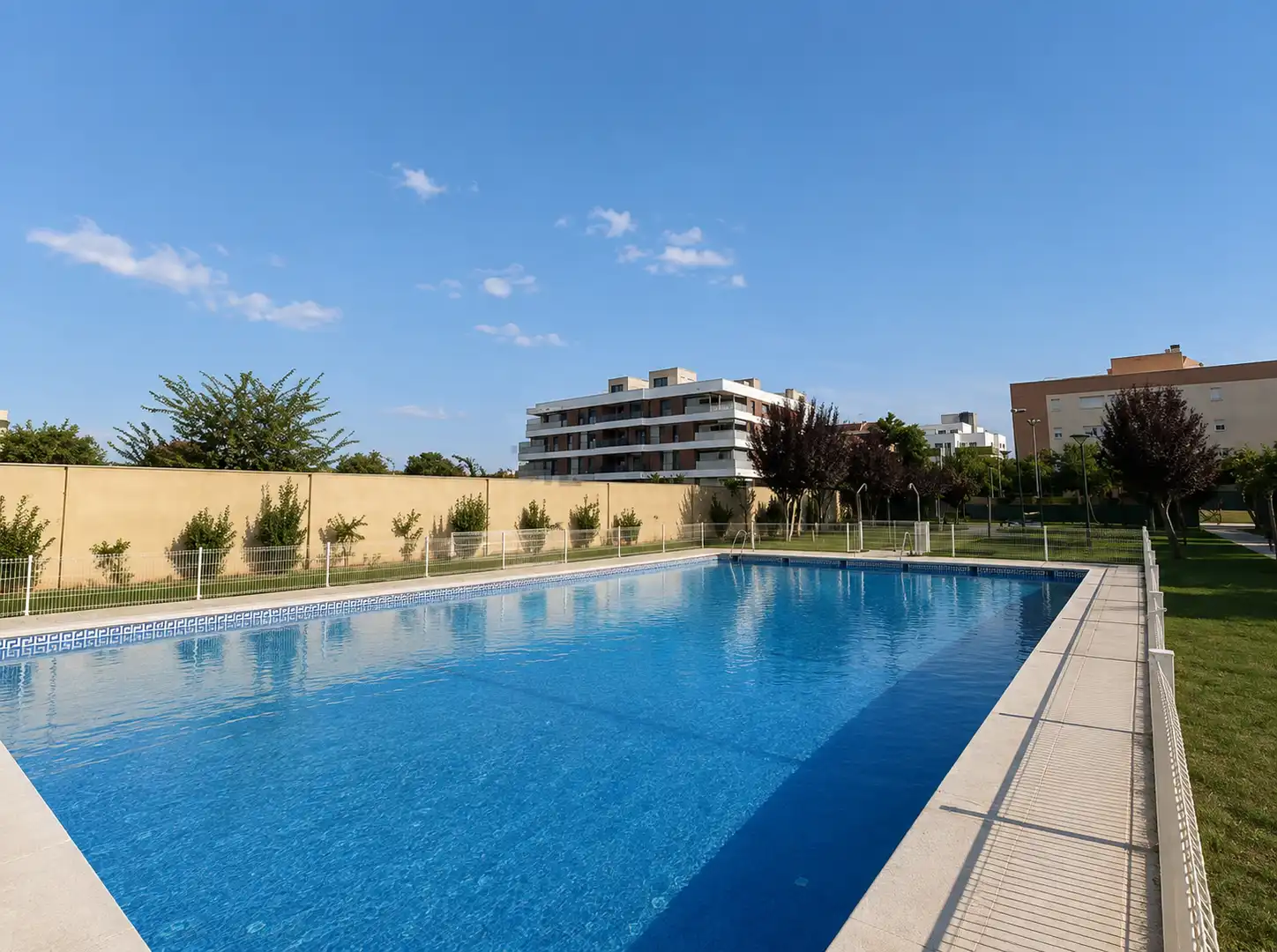 Piscina de Pis en venda en Ciudad Real amb Aire condicionat, Calefacció i Terrassa