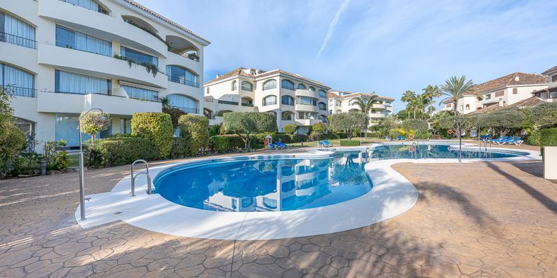 Vista exterior de Pis en venda en Marbella amb Terrassa i Traster