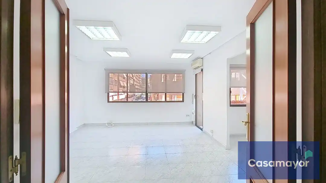 Ufficio con ascensore in affitto a Calle General Lacy
