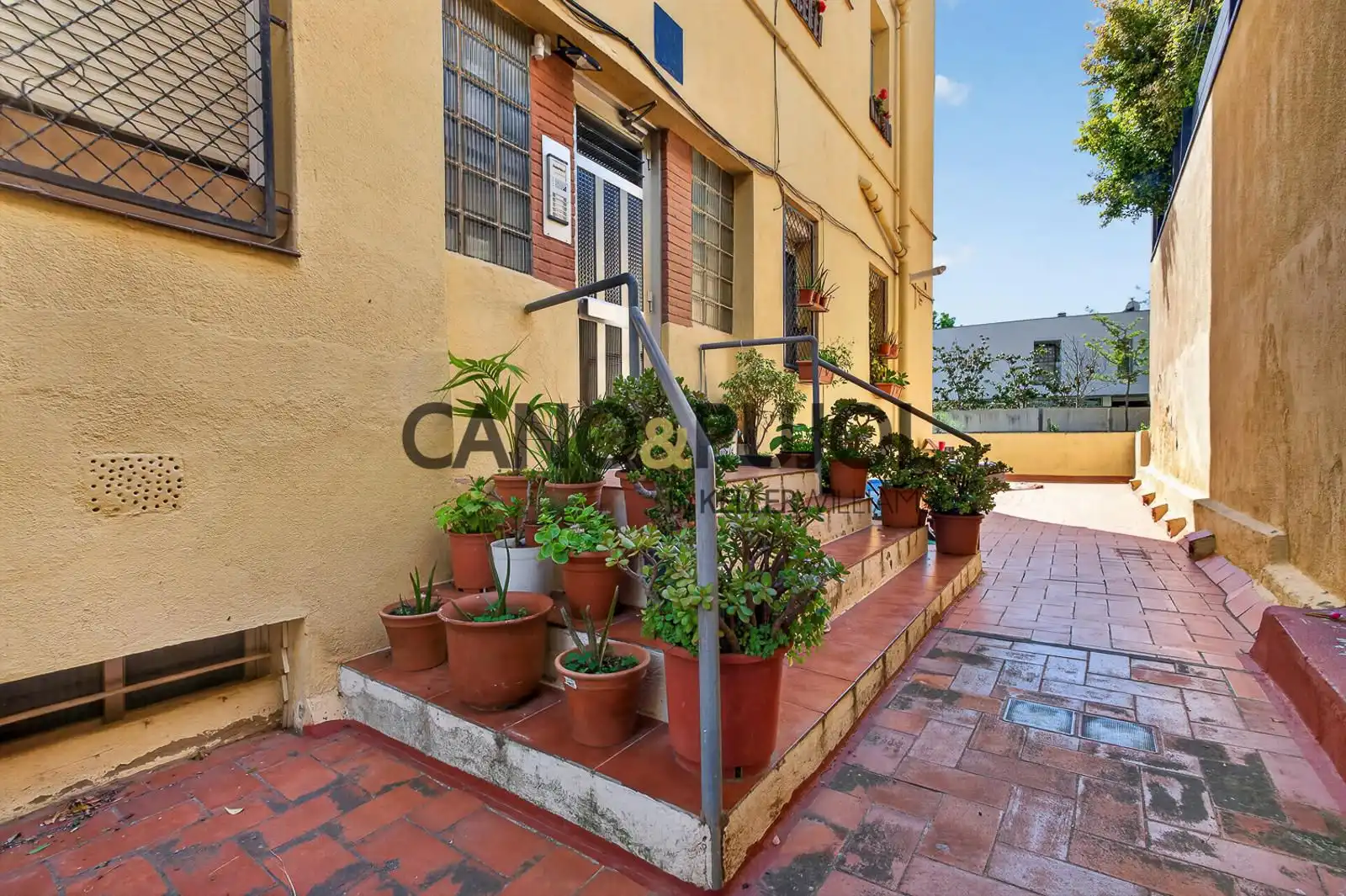 Vista exterior de Piso en venta en Barcelona con Calefacción