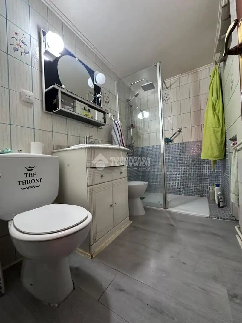 Bany de Pis en venda en Madrid amb Calefacció, Parquet i Terrassa