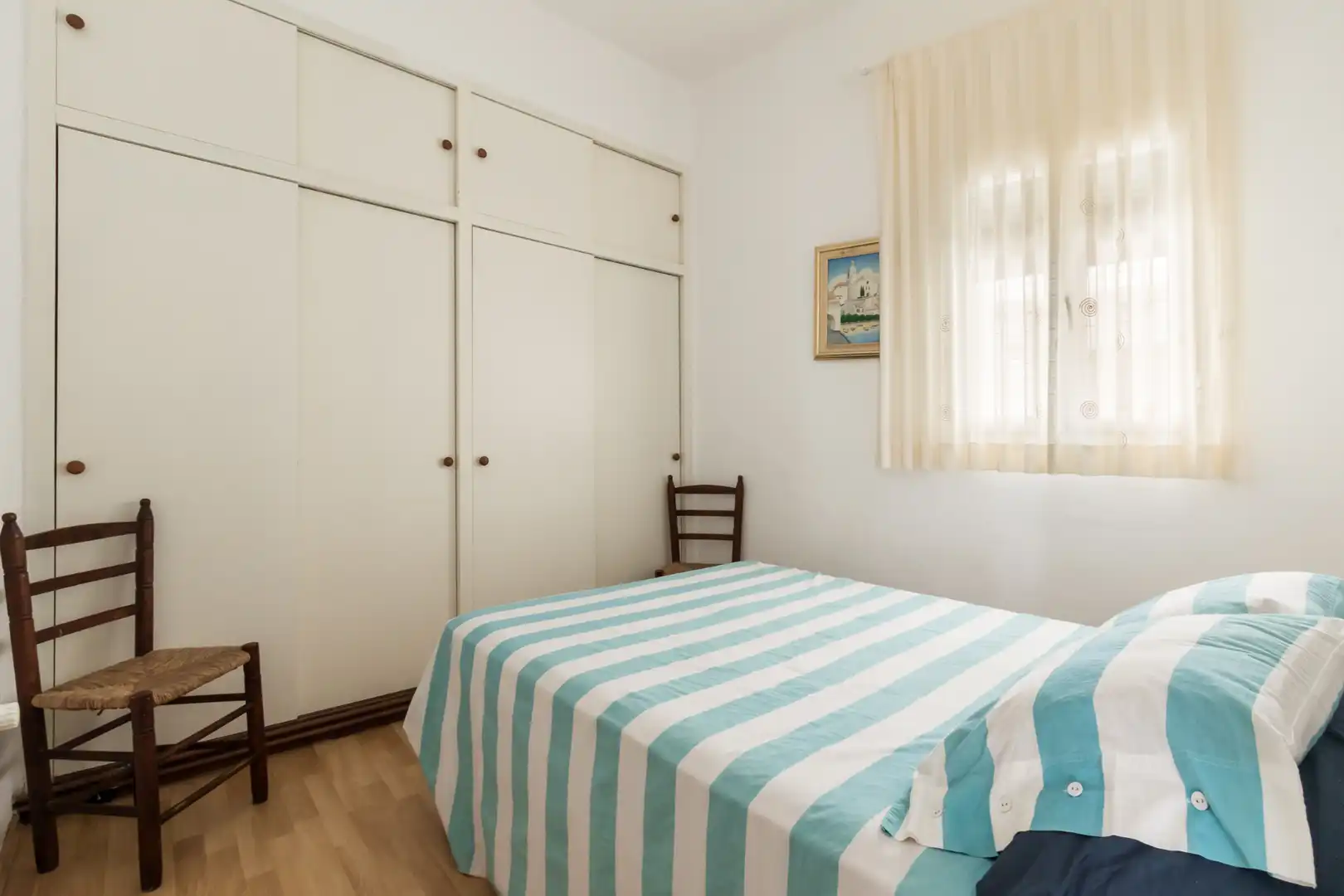 Schlafzimmer von Einfamilien-Reihenhaus zum Verkauf in Cadaqués mit Klimaanlage und Heizung