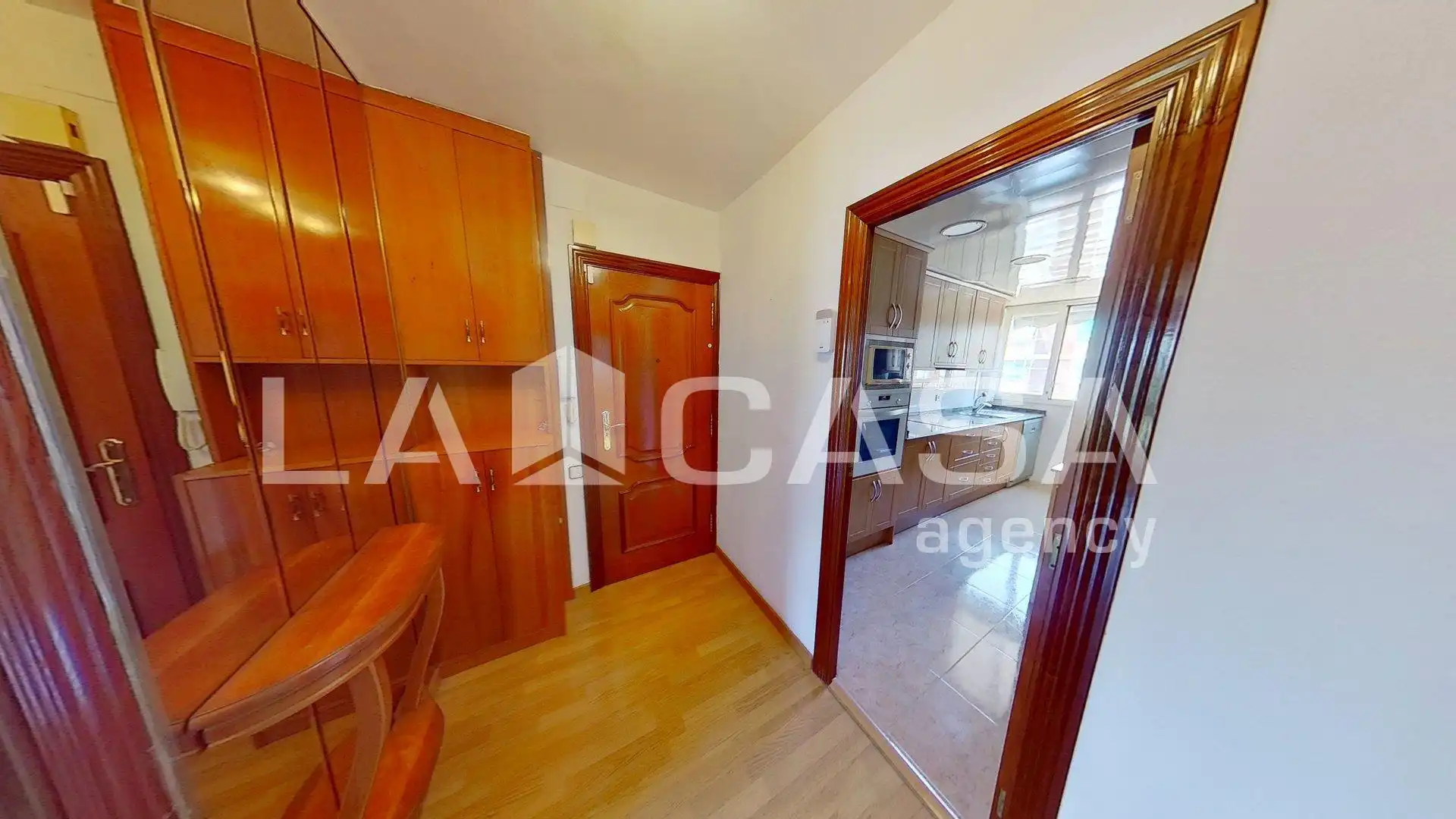 Appartamento con terrazza in vendita a Carrer de Torà, imagen 3