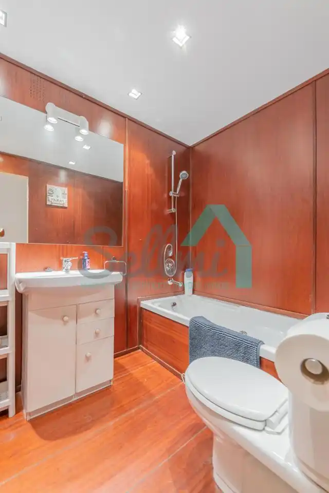Badezimmer von Wohnung zur Miete in Oviedo  mit Heizung, Parkett und Terrasse