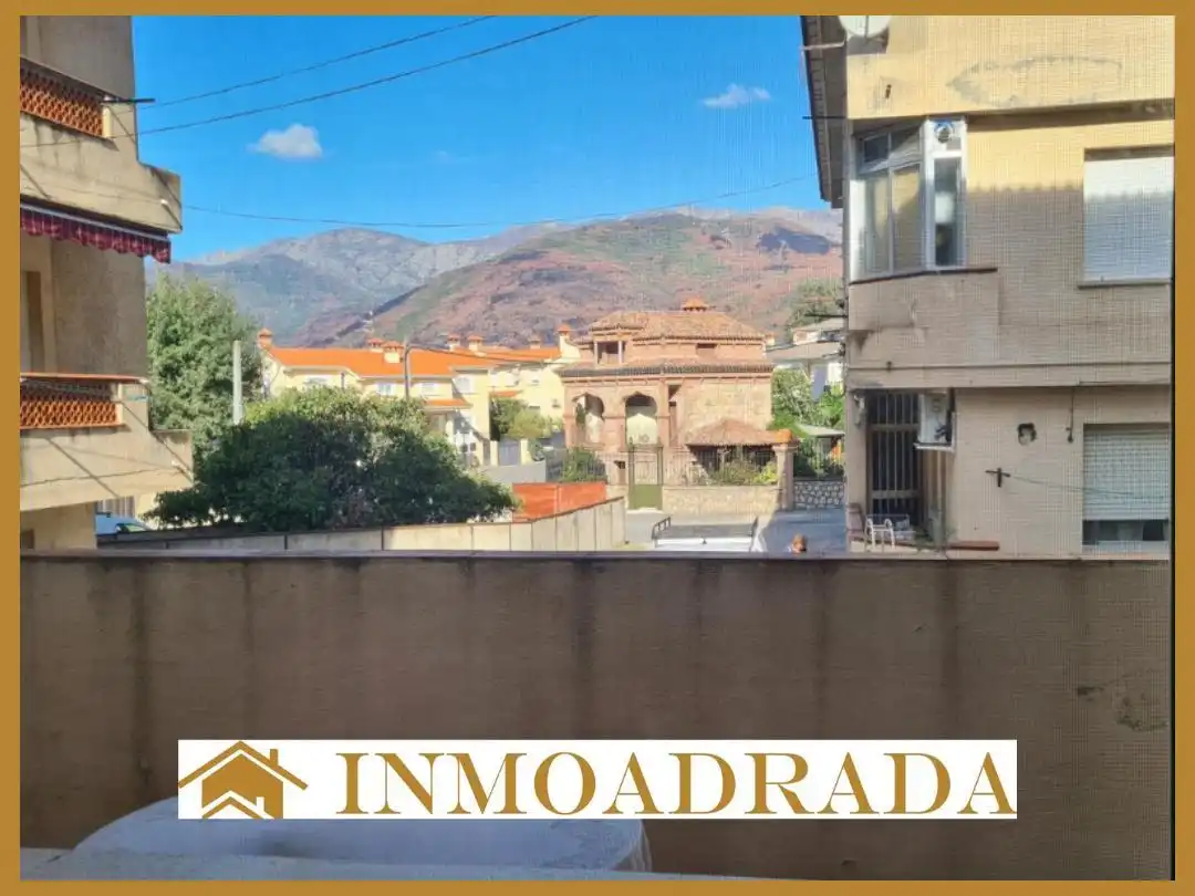 Vista exterior de Dúplex en venta en La Adrada , Ávila