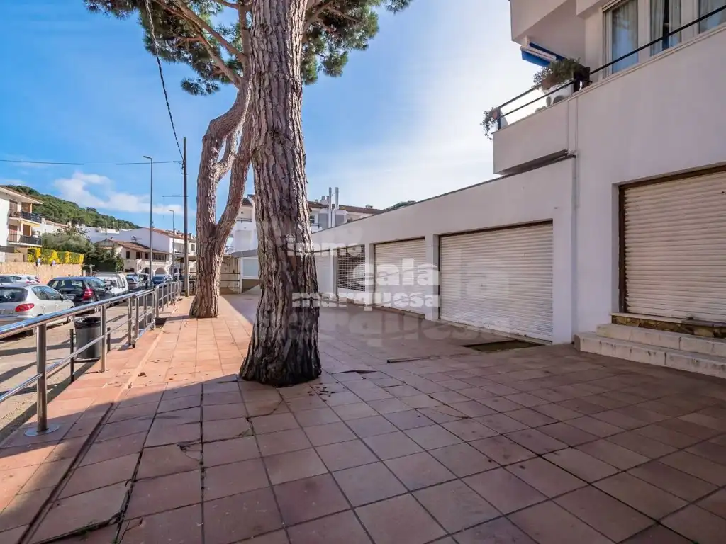 Vista exterior de Local en venda en Palafrugell