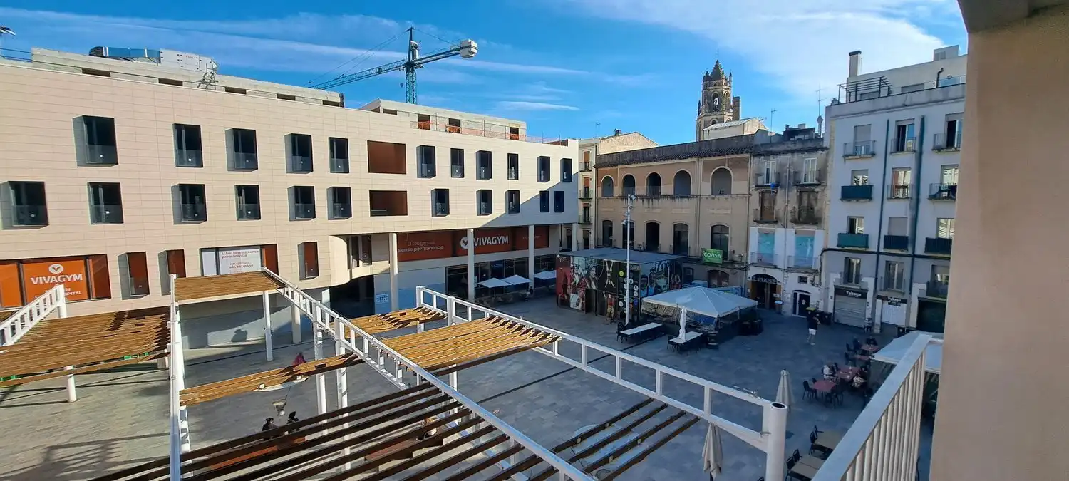 Außenansicht von Wohnung zum Verkauf in Reus mit Klimaanlage und Parkett