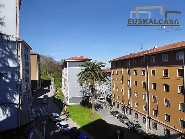 Außenansicht von Wohnung zum Verkauf in Bilbao  mit Heizung und Parkett