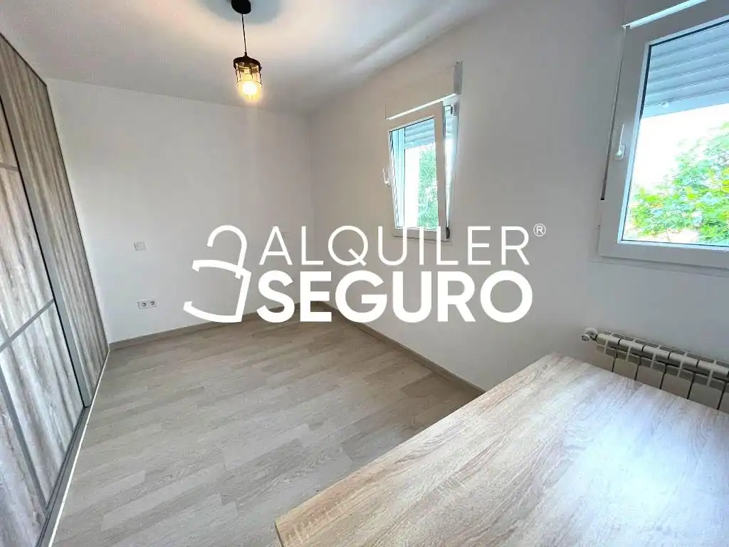 Schlafzimmer von Wohnung zur Miete in Madrid mit Klimaanlage und Heizung