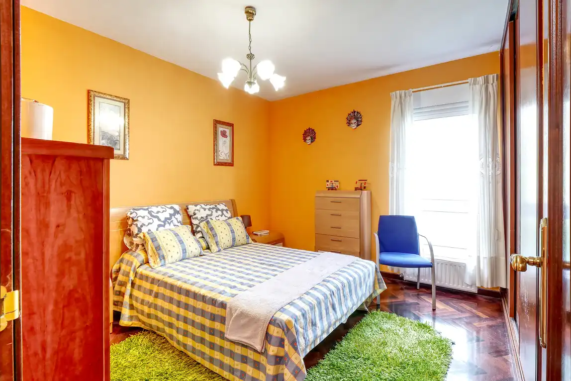 Habitación de Casa adosada en venta en A Coruña Capital  con Calefacción, Jardín privado y Parquet