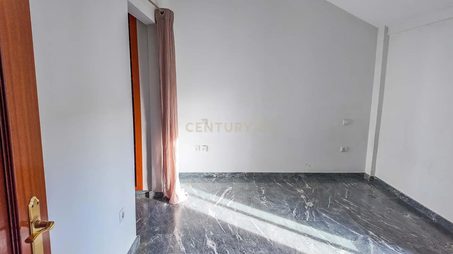 Maisonette zum Verkauf in Badajoz mit Klimaanlage, Abstellraum und Waschmaschine