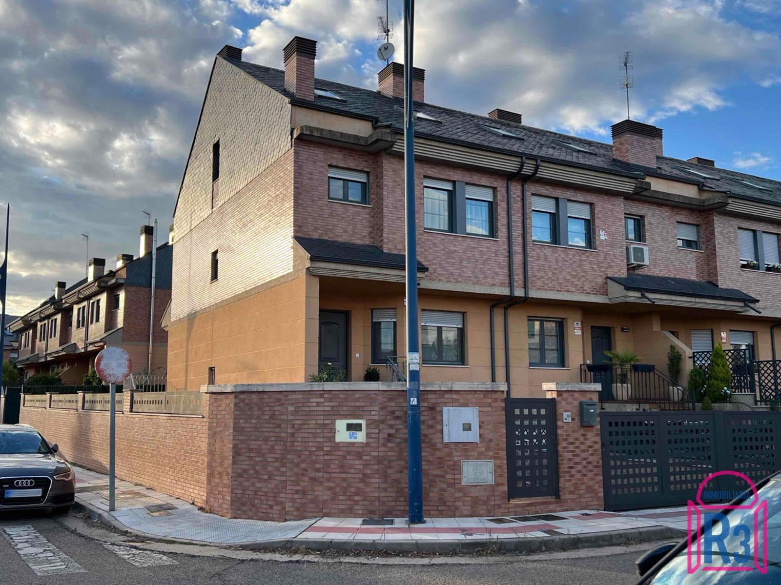 Vista exterior de Casa adosada en venta en San Andrés del Rabanedo con Calefacción