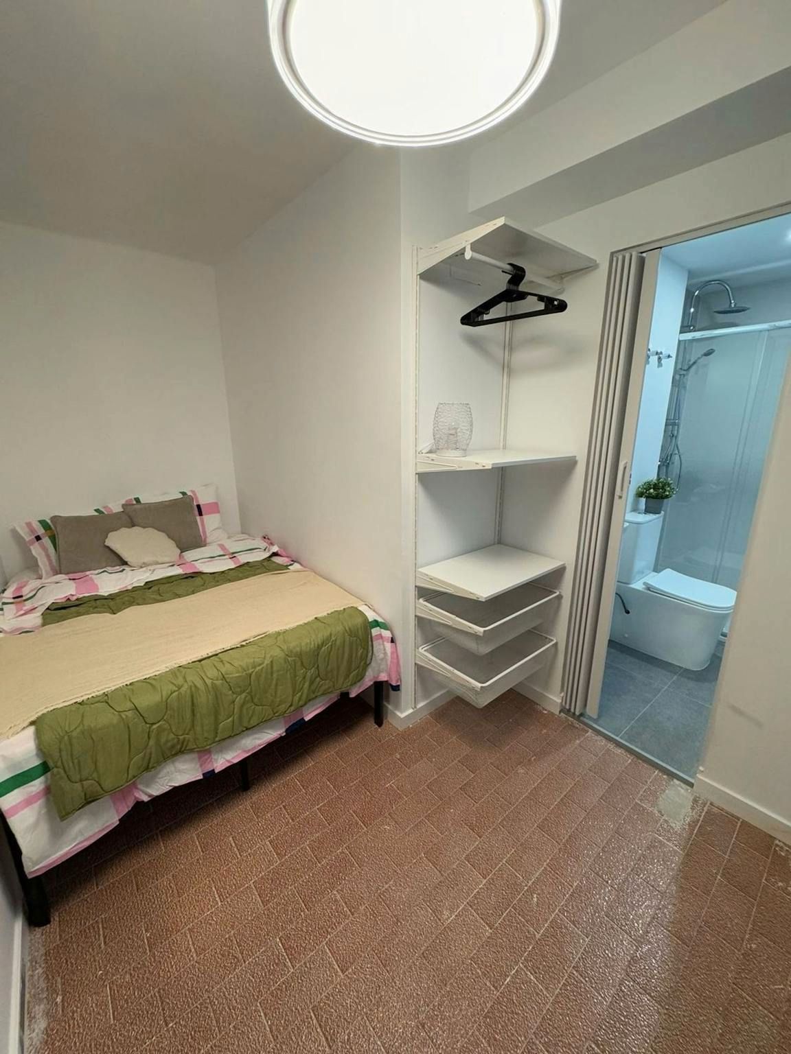 Bedroom of Flat to share in  Valencia Capital  with Furnished and Washing machine