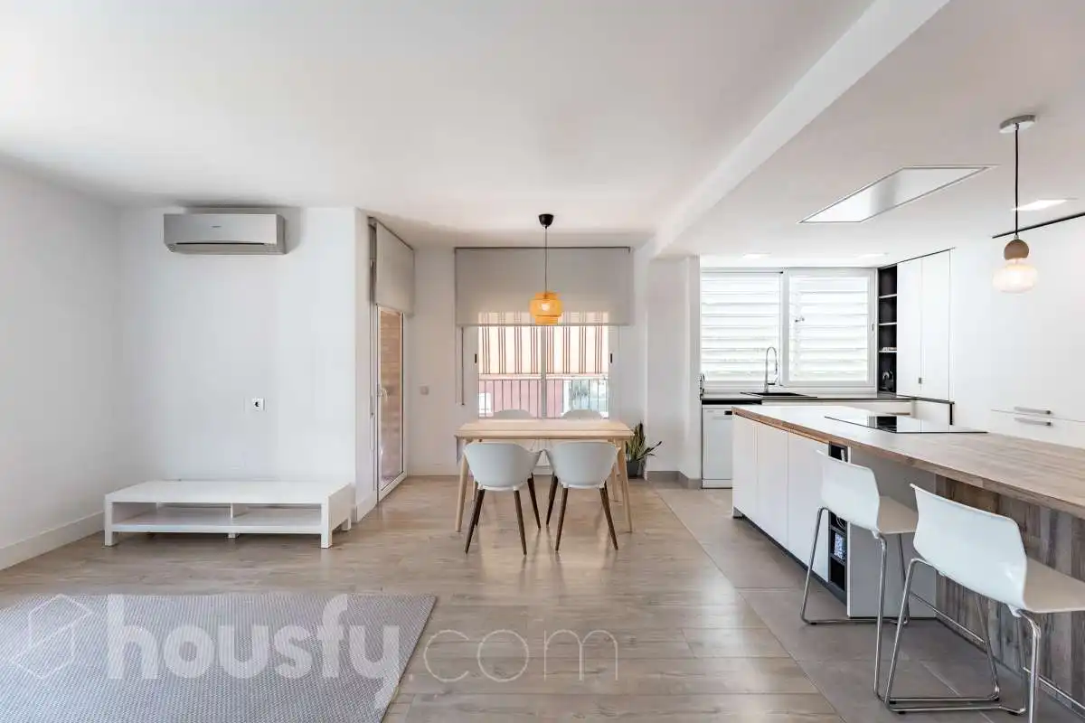 Wohnzimmer von Wohnung zum Verkauf in Castelldefels mit Klimaanlage, Heizung und Balkon