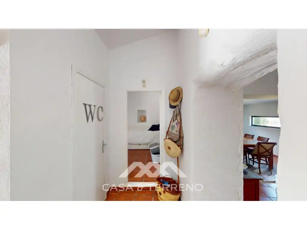 Commercial properties for sale in Arenas  with Air Conditioner