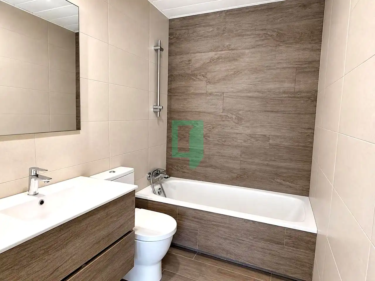 Flat with lift for sale in calle de la Camèlia, imagen 3